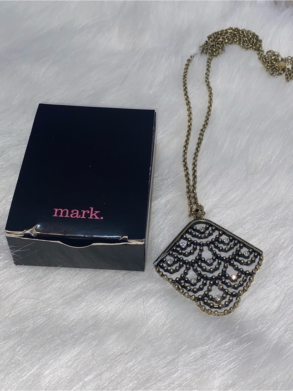Vintage NOS mark. by Avon Gold Black Mesh Scallop Rhinestone Pendant Necklace - Picture 7 of 13